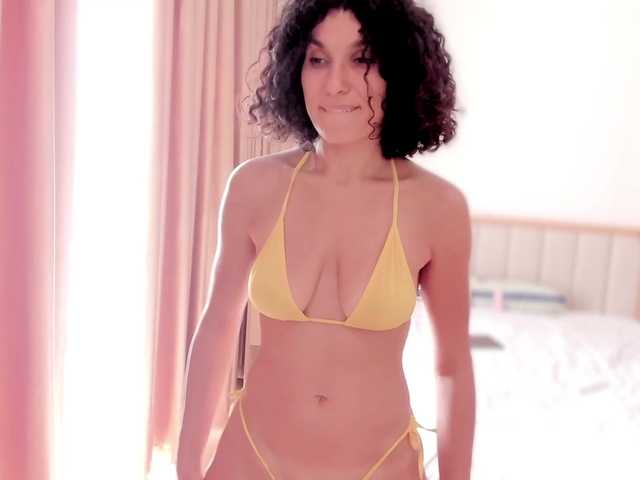 Curly-Sue live cam on BongaCams