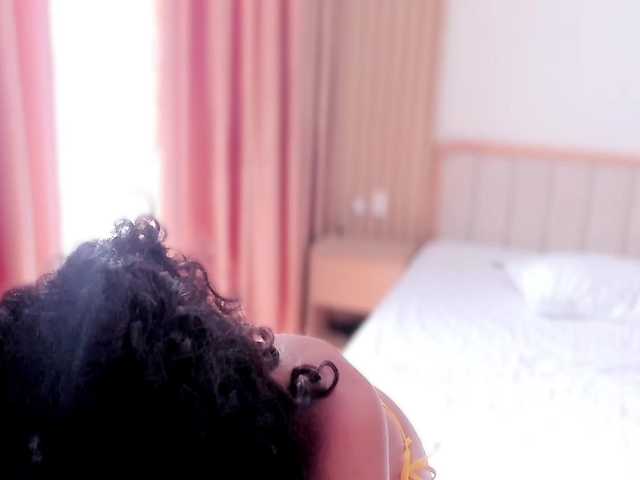 Curly-Sue live cam on BongaCams