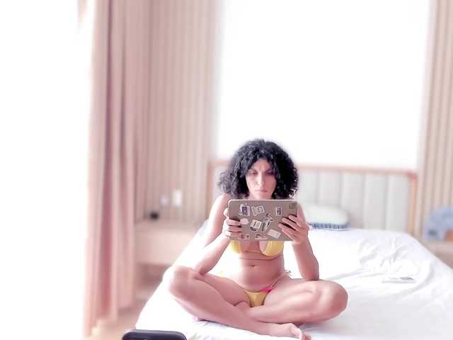 Curly-Sue live cam on BongaCams