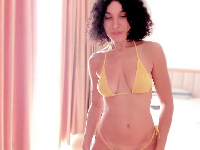 Curly-Sue live cam on BongaCams