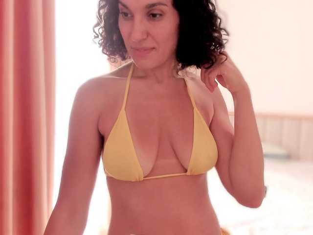 Curly-Sue live cam on BongaCams