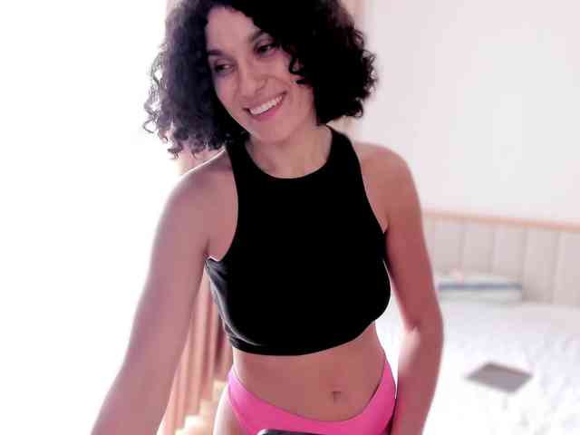Curly-Sue Live Webcam on BongaCams