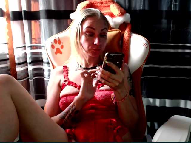 Lollifoxy's BongaCams show and profile