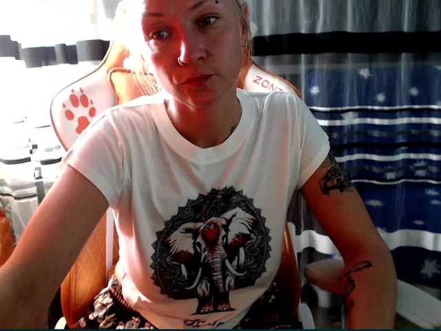 Lollifoxy live cam on BongaCams