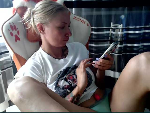 Lollifoxy live cam on BongaCams