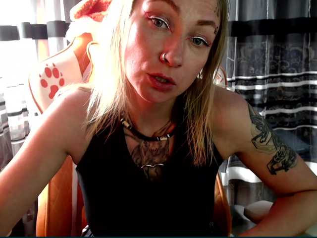Lollifoxy's BongaCams show and profile