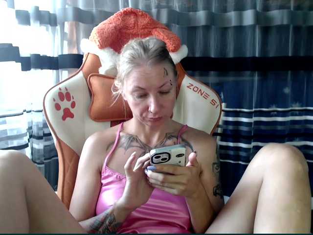 Lollifoxy live cam on BongaCams