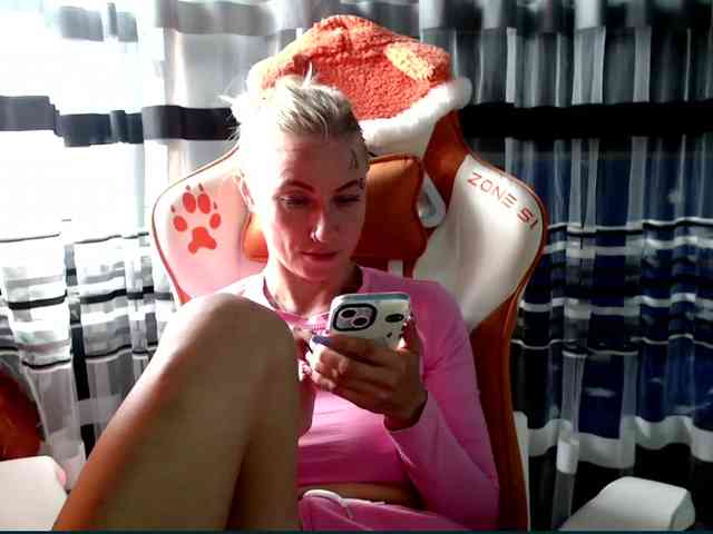 Lollifoxy Live Webcam on BongaCams