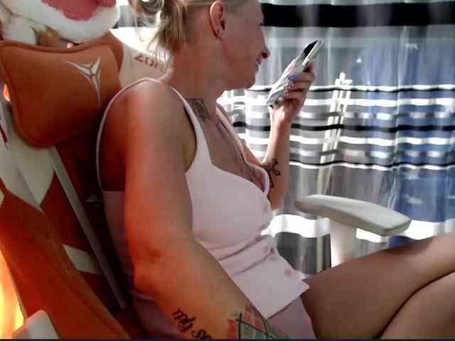 Lollifoxy Live Webcam on BongaCams