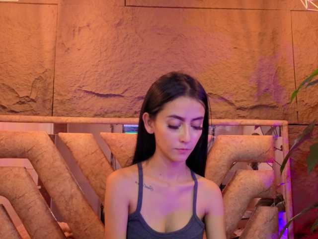 Coraliinee live cam on BongaCams