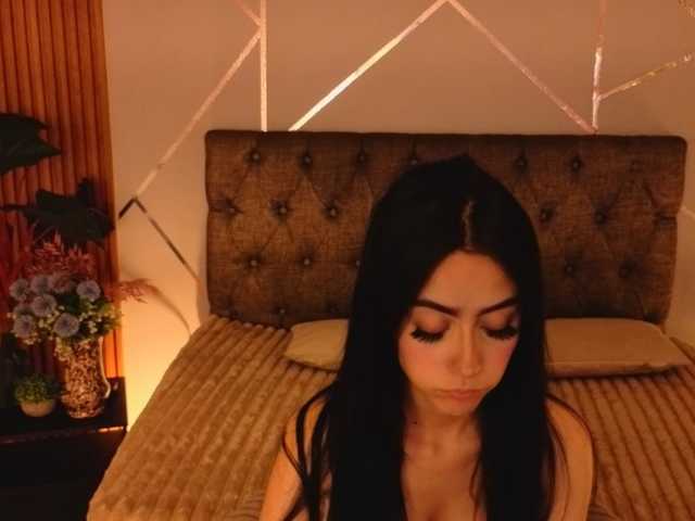 Coraliinee live cam