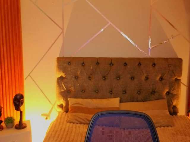 Coraliinee live cam on BongaCams