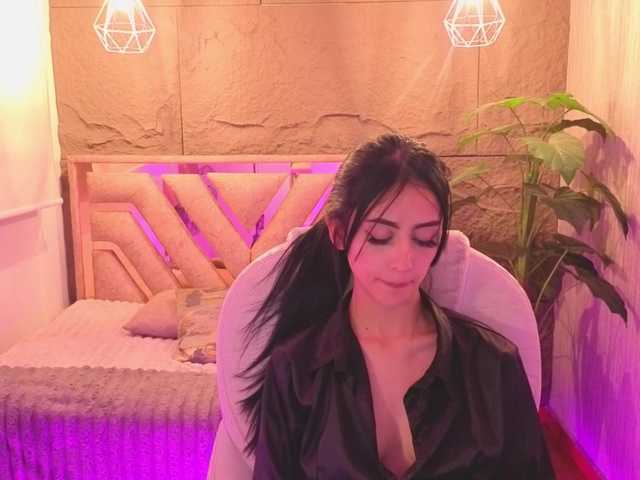 Coraliinee live cam on BongaCams
