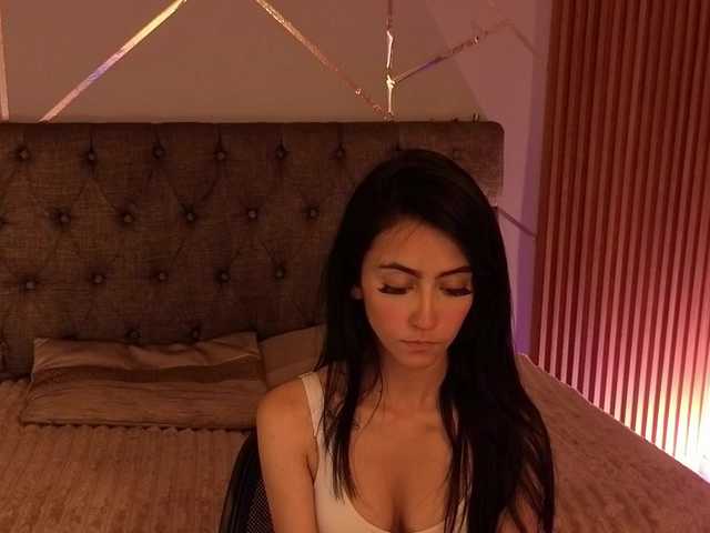 Coraliinee live cam on BongaCams