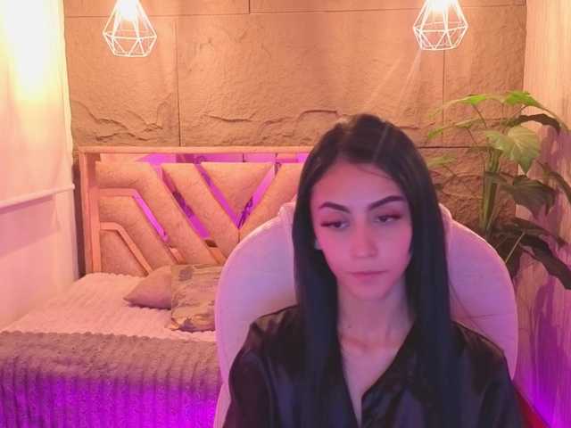 Coraliinee live cam on BongaCams