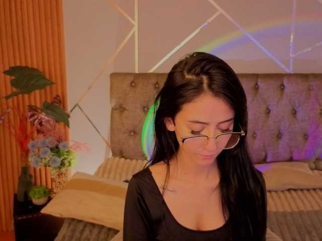Coraliinee live cam on BongaCams