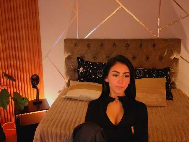 Coraliinee live cam on BongaCams