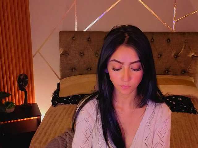 Coraliinee live cam on BongaCams