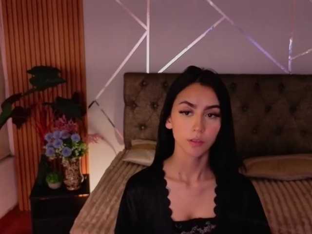 Coraliinee live cam on BongaCams