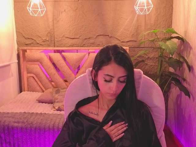 Coraliinee live cam on BongaCams