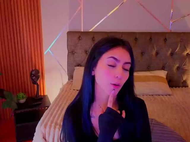 Coraliinee live cam on BongaCams