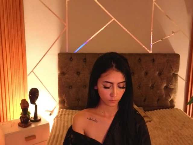 Coraliinee live cam on BongaCams