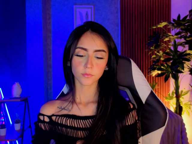 Coraliinee live cam on BongaCams