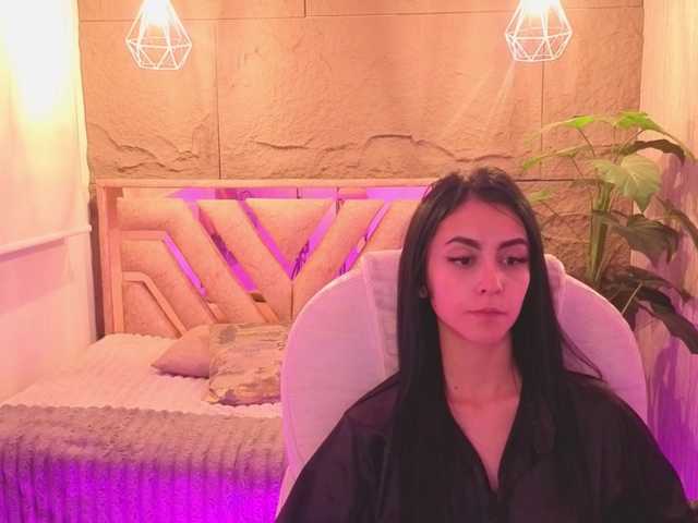 Coraliinee live cam on BongaCams