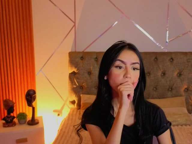 Coraliinee live cam on BongaCams