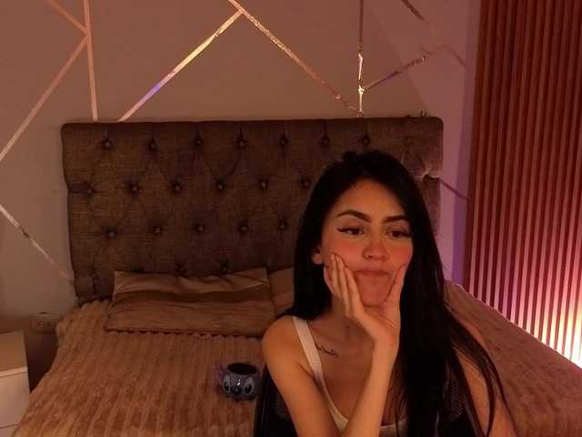 Coraliinee live cam on BongaCams