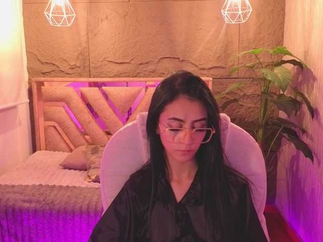 Coraliinee live cam on BongaCams