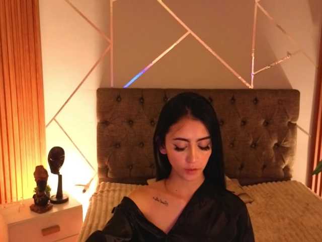 Coraliinee live cam on BongaCams