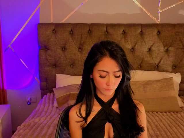 Coraliinee live cam on BongaCams