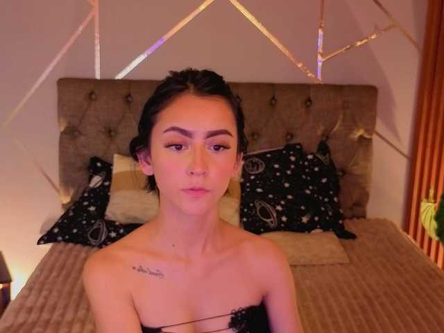 Coraliinee live cam on BongaCams