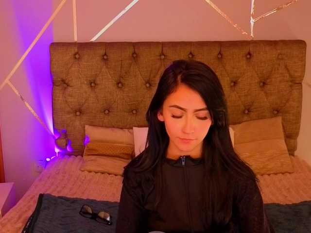 Coraliinee live cam on BongaCams