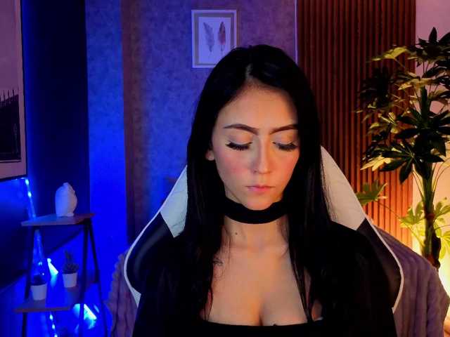 Coraliinee live cam on BongaCams