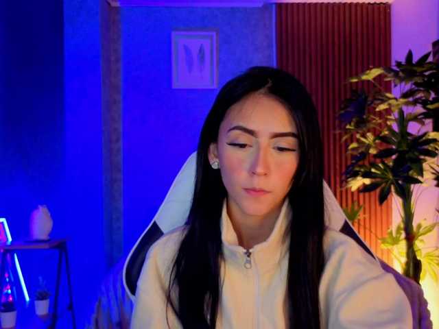 Coraliinee live cam on BongaCams