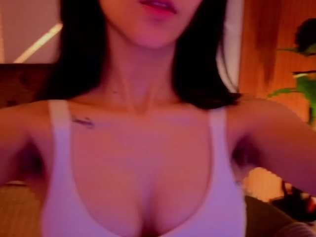 Coraliinee live cam on BongaCams