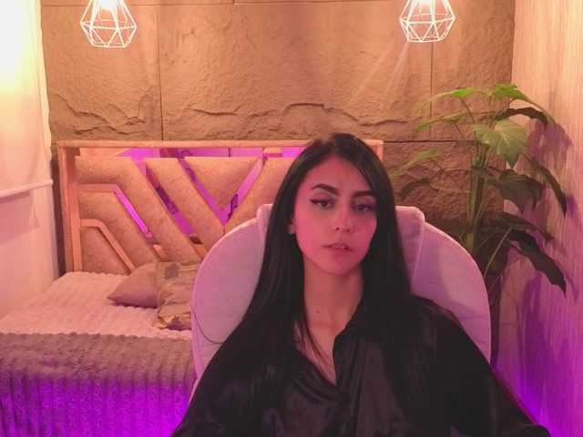 Coraliinee live cam on BongaCams