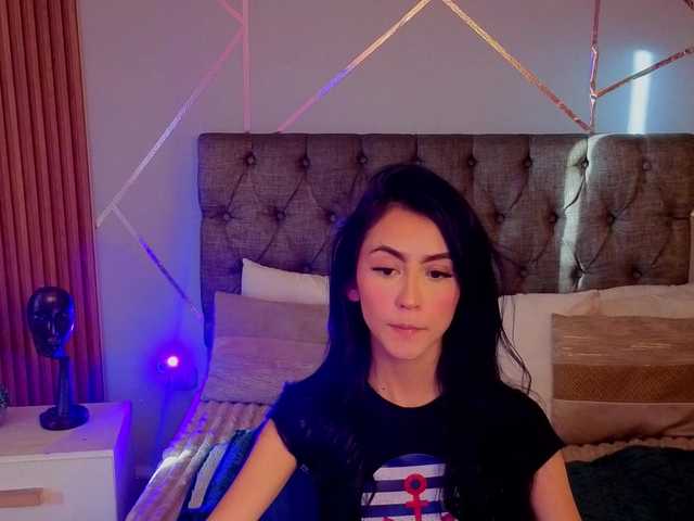 Coraliinee live cam on BongaCams