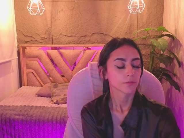 Coraliinee live cam on BongaCams
