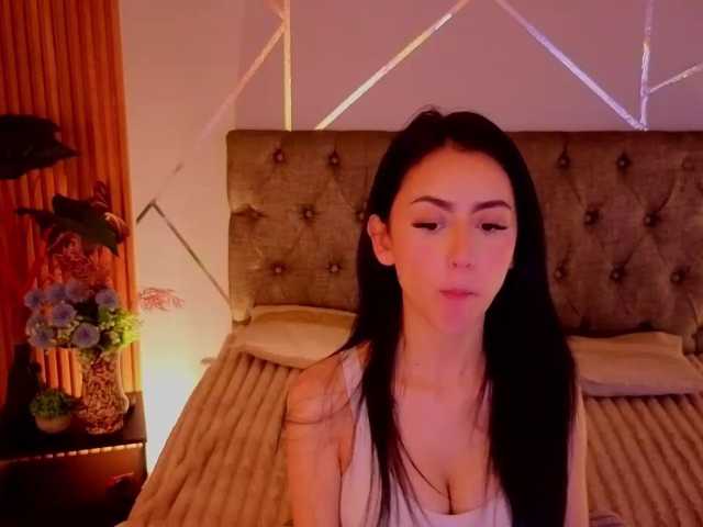 Coraliinee live cam on BongaCams