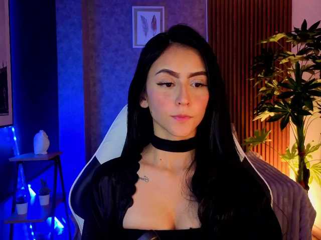 Coraliinee live cam on BongaCams