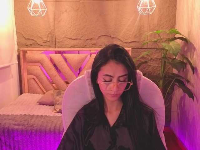 Coraliinee live cam on BongaCams
