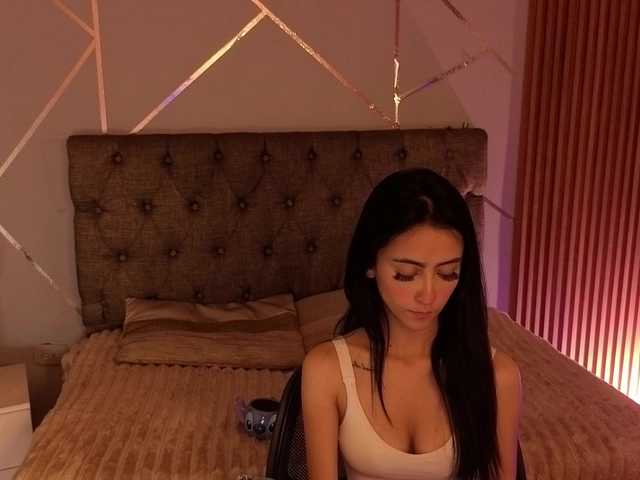 Coraliinee live cam on BongaCams