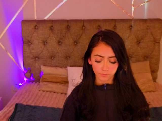 Coraliinee live cam on BongaCams