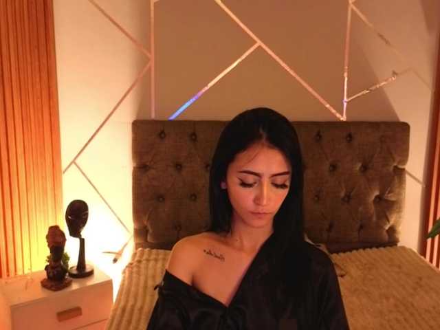Coraliinee live cam on BongaCams