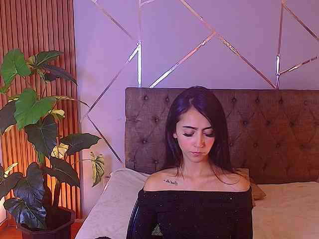 Coraliinee Live Webcam on BongaCams