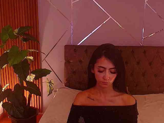 Coraliinee Live Webcam on BongaCams