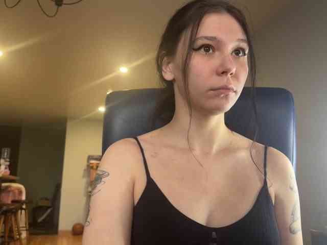 PinkDolly18 webcam